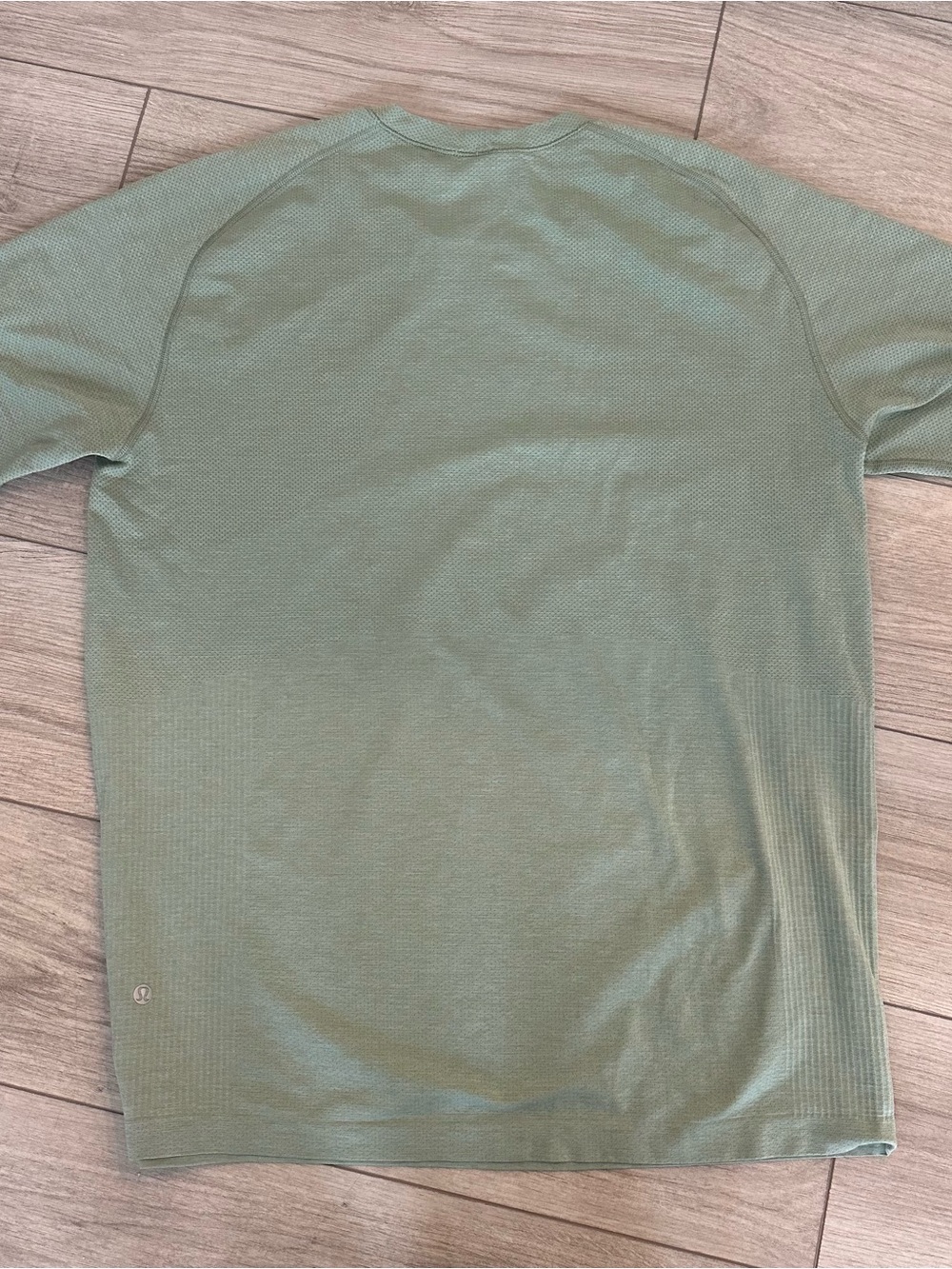 Lululemon Metal Vent Tech Short Sleeve Tee Green
Men’s XL - Picture 6 of 8